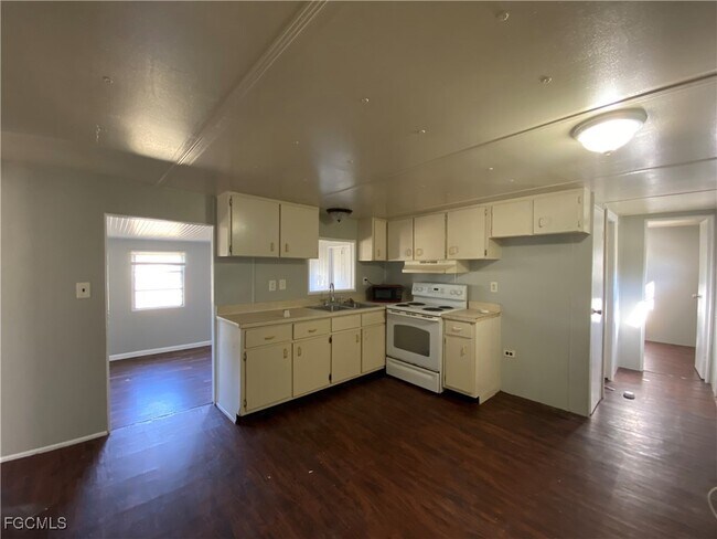 Foto del edificio - 8219 McDaniel Dr