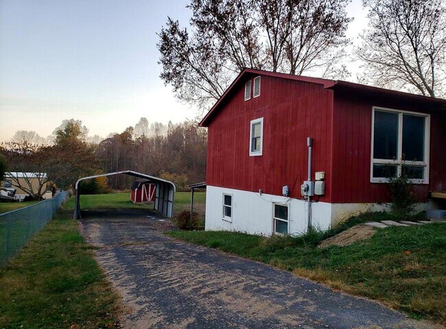 Foto del edificio - 571 Meadow View Rd
