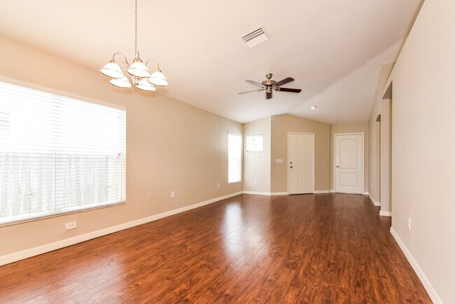 Building Photo - 429 Maple Pointe Dr