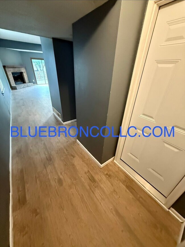 Foto del edificio - Great deal for an great property, Fresh paint and new carpet!