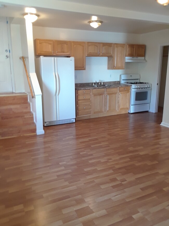 Kitchen with full size refrigerator and gas cooking stove - 32 Norfolk St