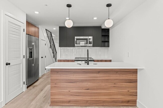 Foto del edificio - 4710 Woodland Ave