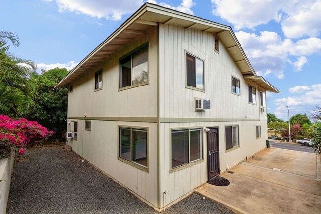 Building Photo - South Maui 2 Bedroom / 1 Bathroom Unfurnished downstairs unit  - Almost all Utiilities included! ...