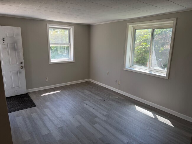 Building Photo - 739 Harriet St