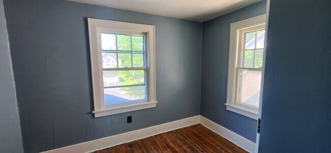 Building Photo - 273 Spruce Ave