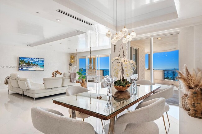 Foto del edificio - 7454 Fisher Island Dr