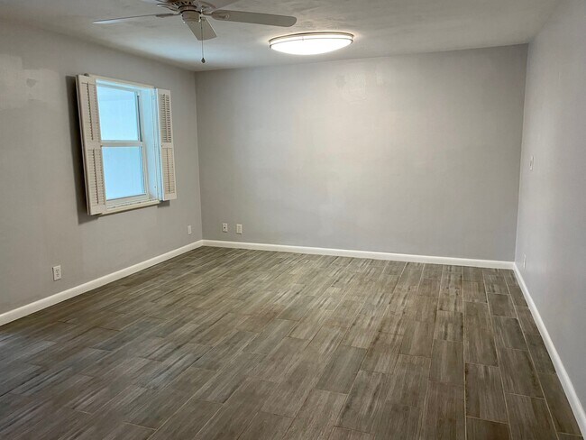 Foto del edificio - 155 West Ct