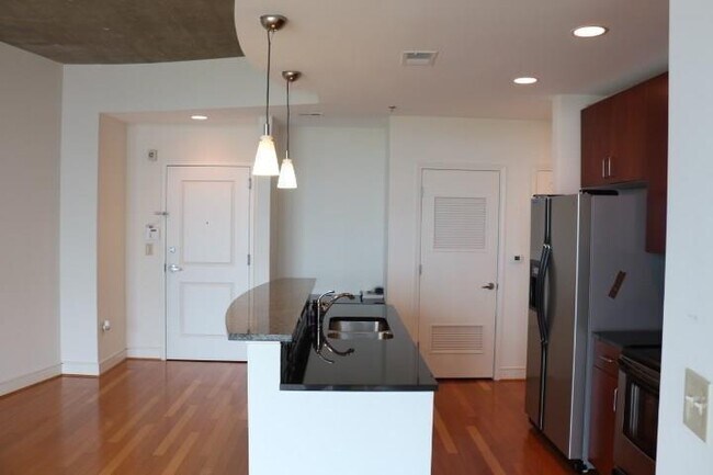 Foto del edificio - 950 W Peachtree St NW