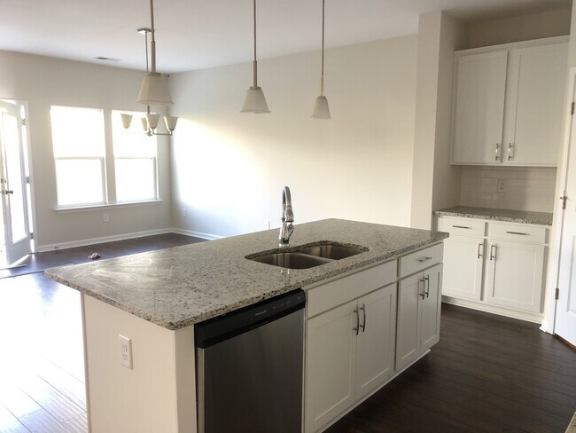 Foto del edificio - 422 Butler Rd