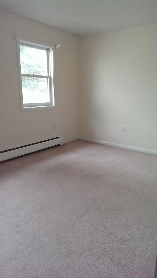 Dormitorio 2 - 83 N Champlain St