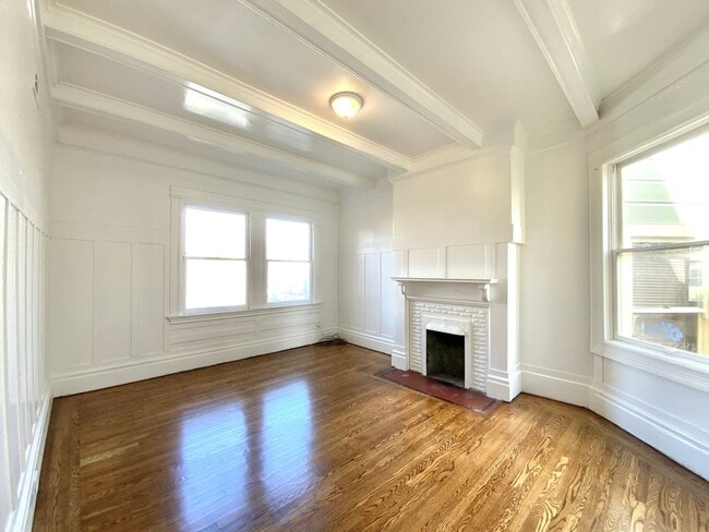 Building Photo - 4BR/2BA in Haight. IN-UNIT LAUNDRY! DISHWA...