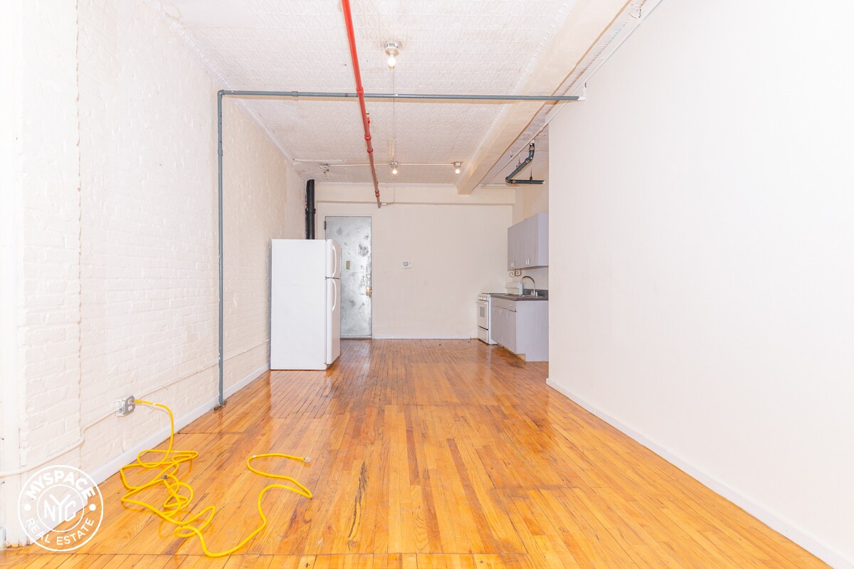 Primary Photo - 175 Stockholm St