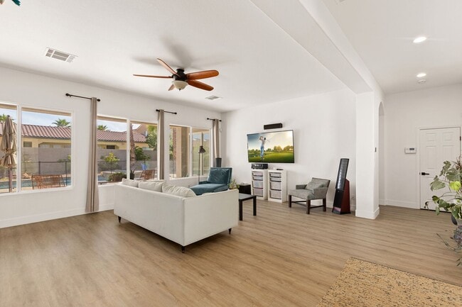 Building Photo - Beautifully Upgraded, Single Story 3 Bed, ...