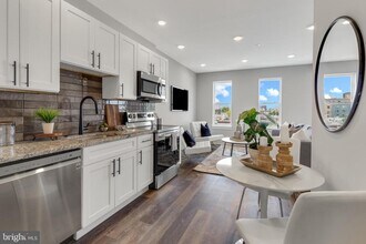 Building Photo - 1924 N Front St