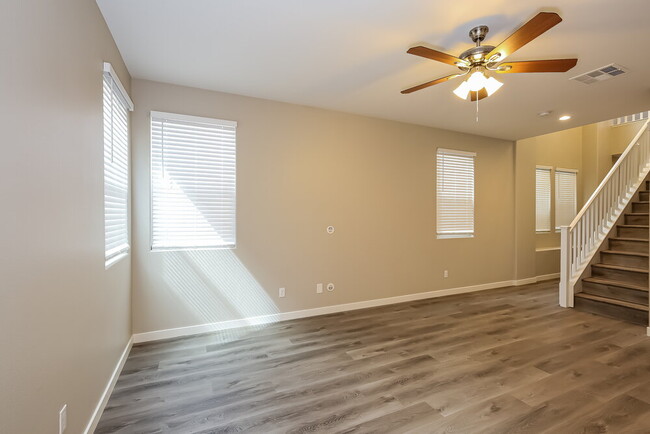 Foto del edificio - 7549 Nicklin St