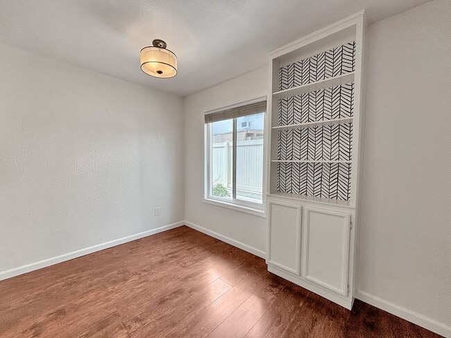 Building Photo - Gorgeous 2BD/1BA Upgraded Condo in Cheroke...