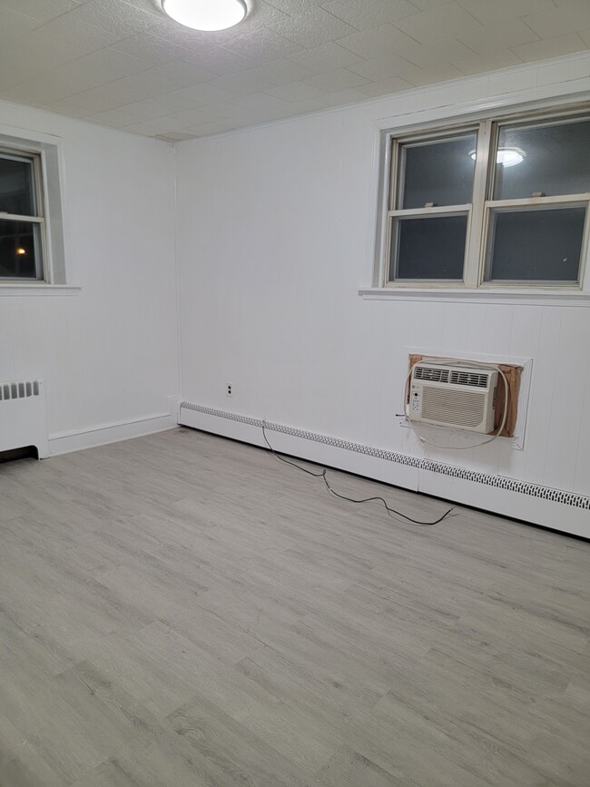 Building Photo - 7112 Castor Ave