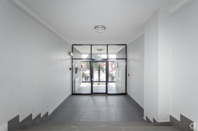 Lobby Photo - 2040 EGLINTON AVE W