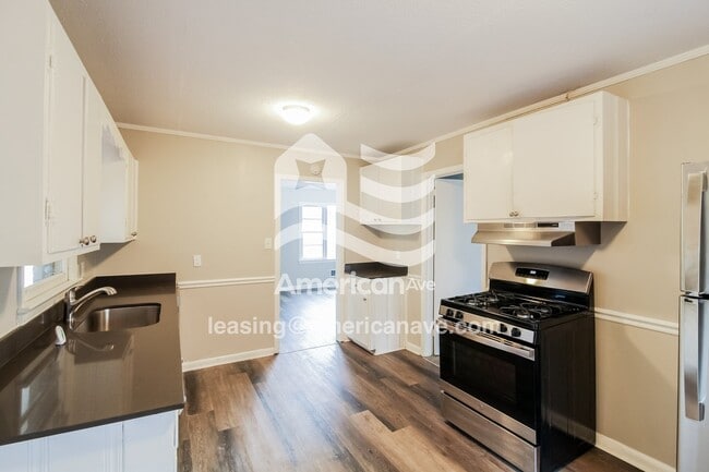 Building Photo - 101 Briardale Ave