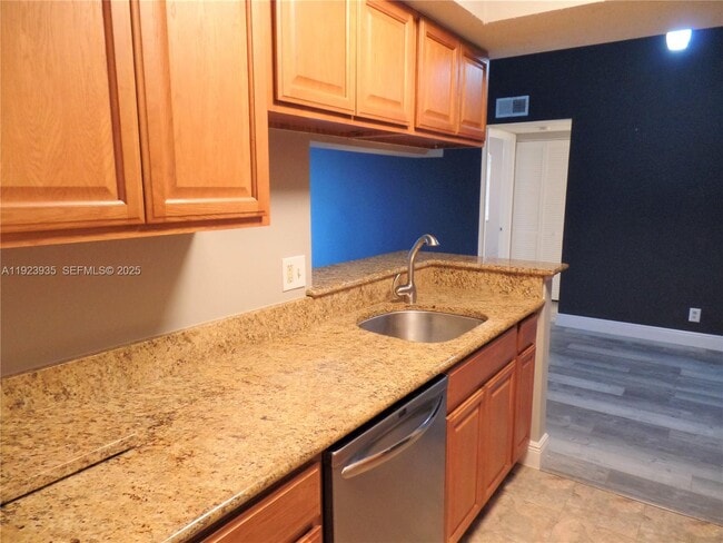 Foto del edificio - 5612 Rock Island Rd