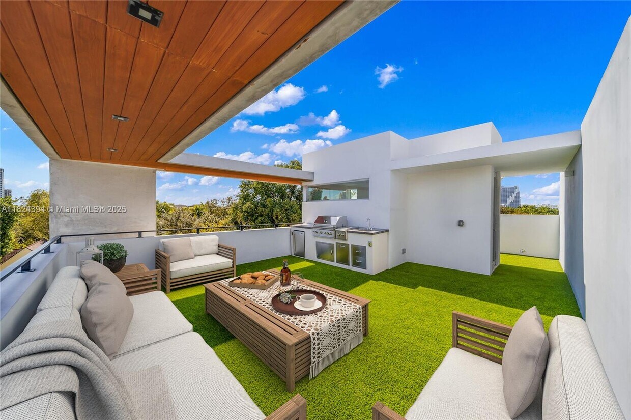 Foto principal - 2926 Bird Ave