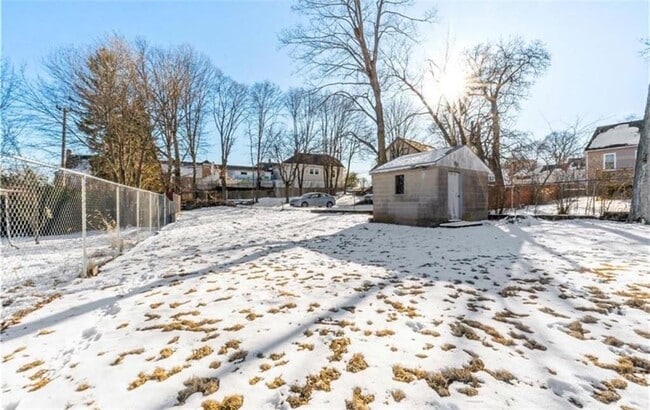 Building Photo - 3 Irons Ave