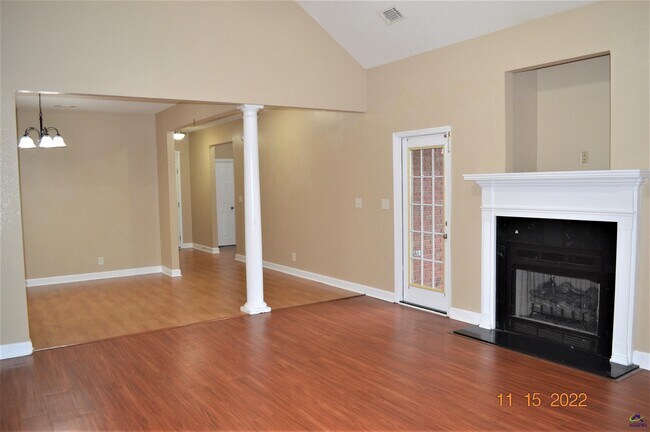 Building Photo - 704 Falkirk Dr