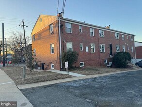 Building Photo - 133 S Courthouse Rd