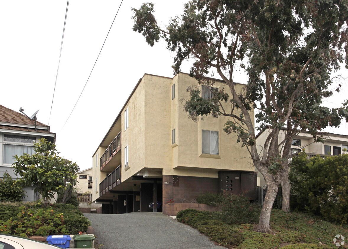 Primary Photo - 434 Watson St