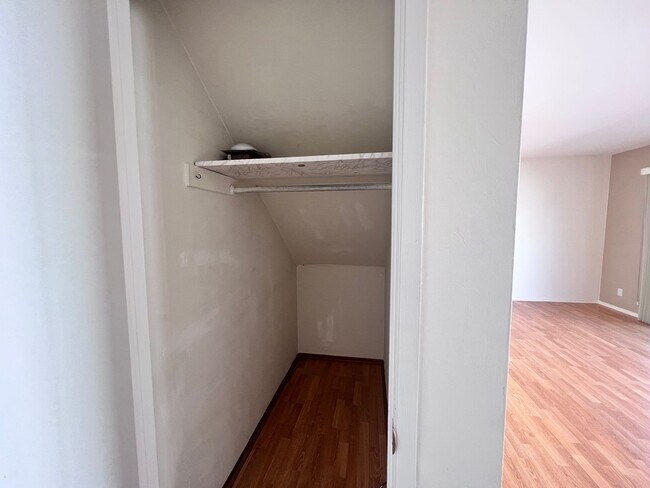 Foto del edificio - BRIGHT & SPACIOUS 3BD/2BA TOWNHOME IN PLEASANTON CA!!!