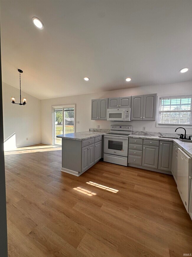 Foto del edificio - 8477 Countrywood Ct