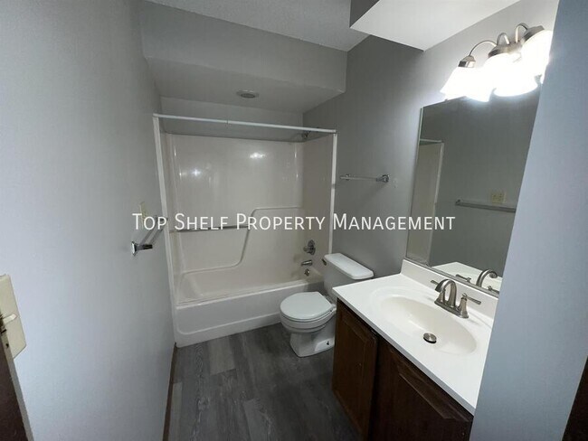 Foto del edificio - 9041 Carpenter Cir Dr