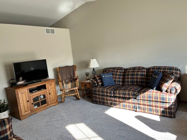 Building Photo - 2818 S Cedar Ave