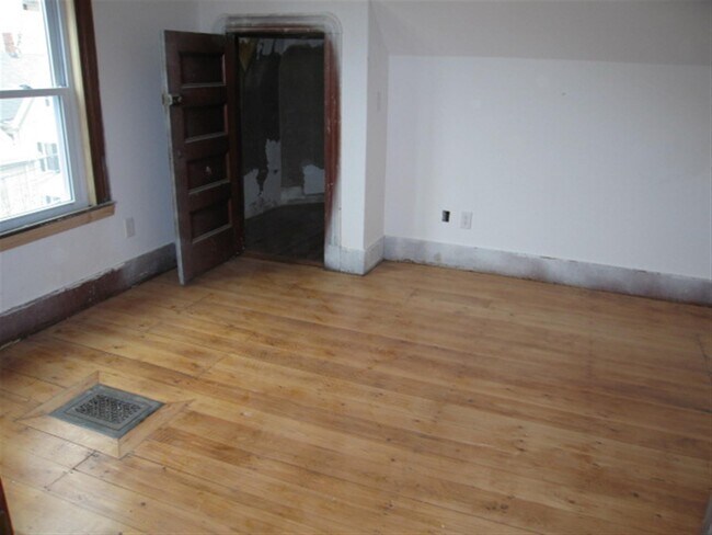 Building Photo - 8 Gilman Ter