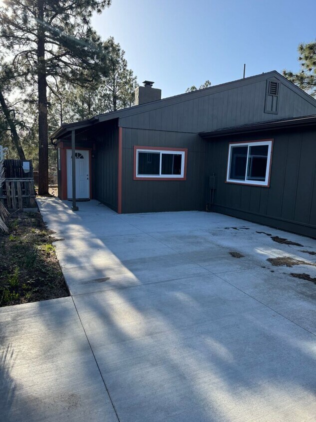 Foto principal - $500 Move-In Special! Remodeled Unit with ...