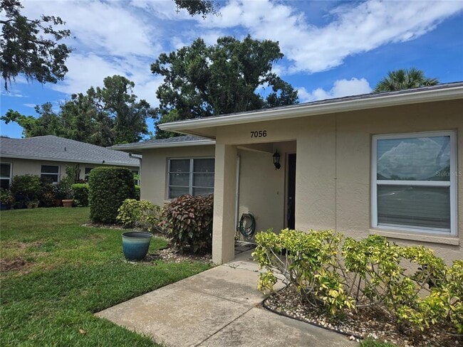 Building Photo - 7056 W Country Club Dr N