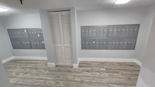 Building Photo - 2455 Lindell Blvd