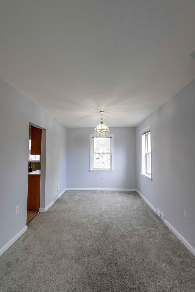 Foto del edificio - Spacious 4Bed/2Bath Townhome in Ridgeleigh