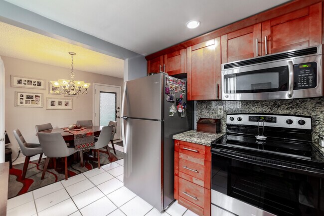 Foto del edificio - 15036 Ashland Ln