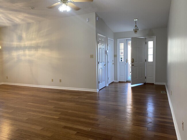 Building Photo - 2456 Glen Meadow Rd