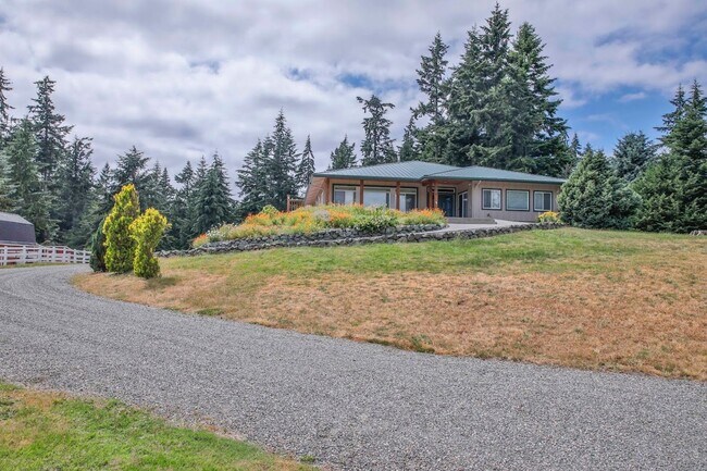 Foto del edificio - 2385 Lake Forest Drive