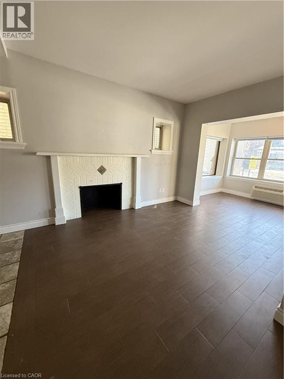 Building Photo - 947 Main St E