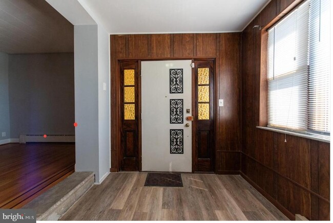 Building Photo - 2404 S 24th St