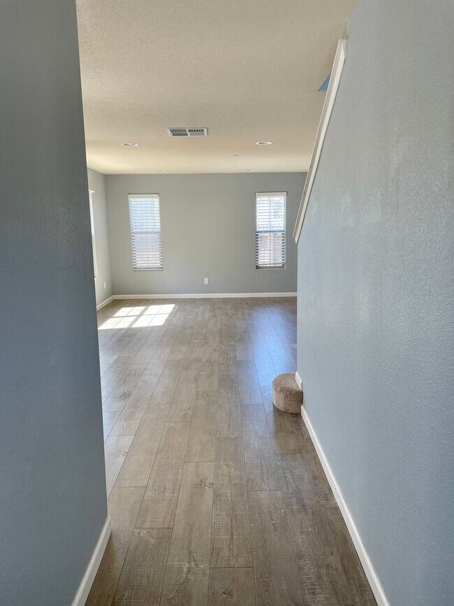 Building Photo - 3 br, 2.5 bath House - 534 Playa Circle