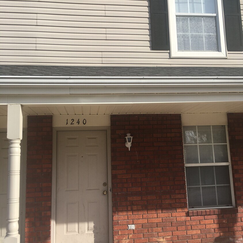1240 N Iron Horse Dr, Fayetteville, AR 72703 Condo for Rent in
