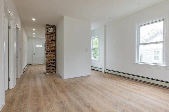 Building Photo - 205 Ives St