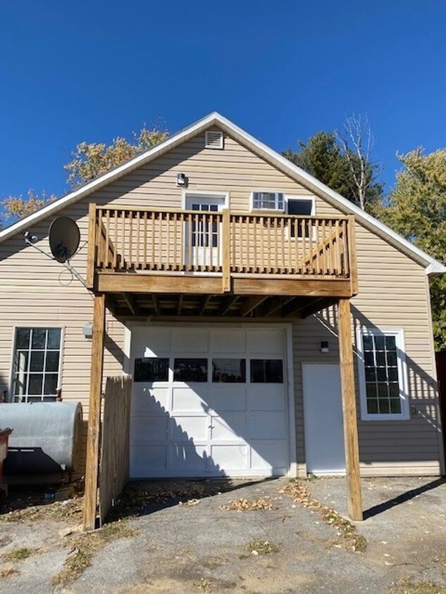 Primary Photo - 1 Bedroom Apartment with HUGE Attached Garage