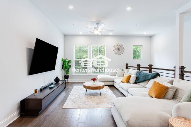 Foto del edificio - 2545 Astaire Ct NW