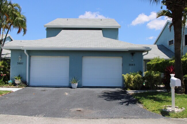 Foto del edificio - 3883 Island Club Cir W
