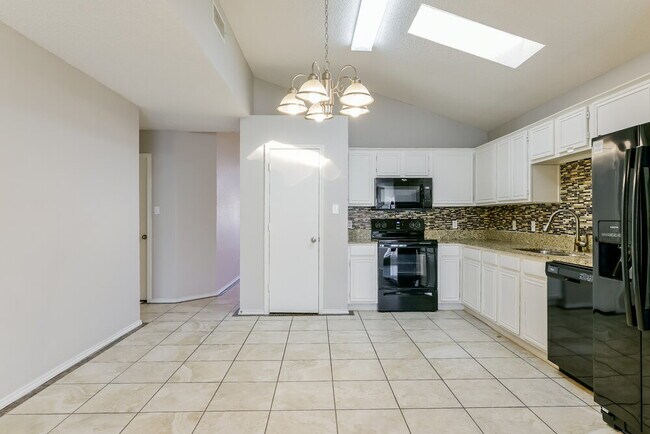 Foto del edificio - 6204 Tidewater Dr